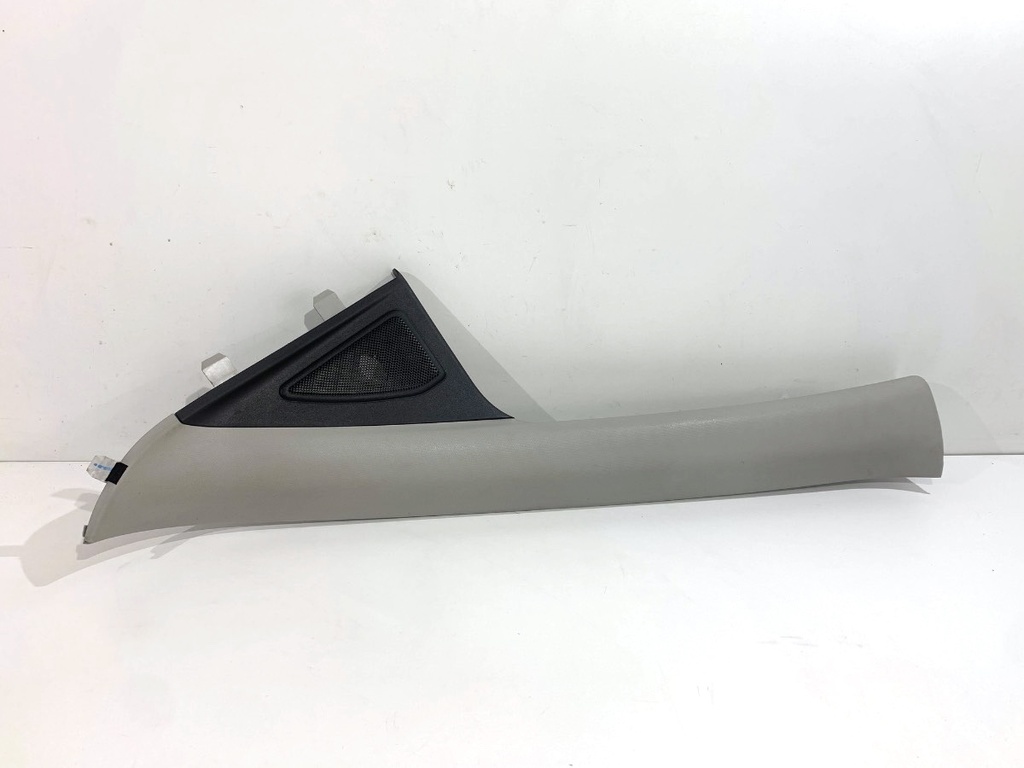 [STARK-820295] Moldura de pilar izquierdo Ford Tourneo Connect V408
