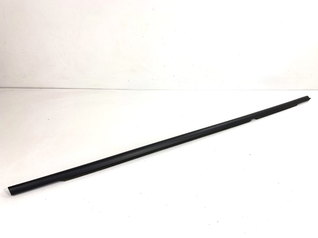 [STARK-847192] Moldura de puerta trasera derecha SKODA OCTAVIA IV Combi (NX5)