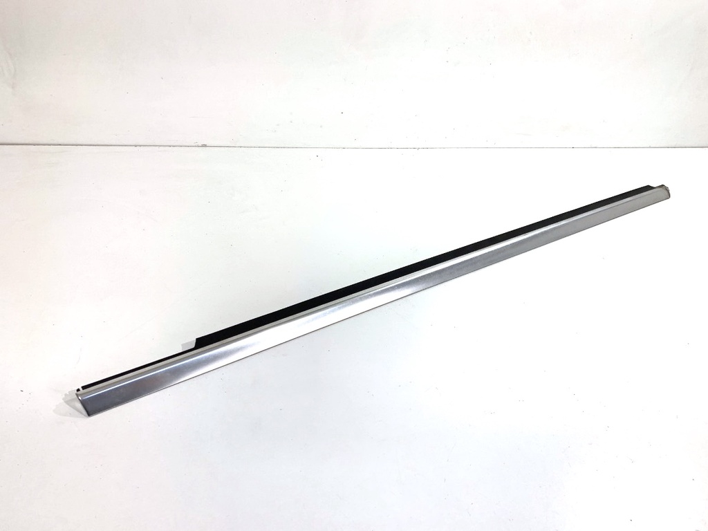 [STARK-871631] Moldura de puerta delantera derecha Mercedes-Benz GL (X166)