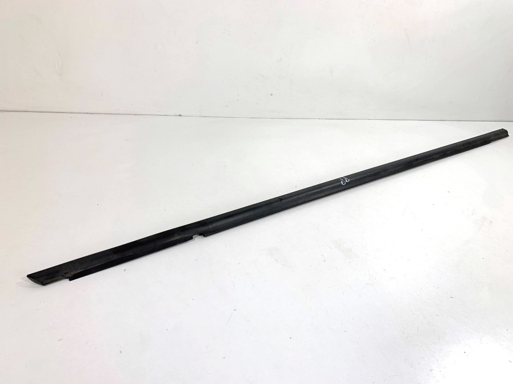 [STARK-877513] Moldura de ventanilla delantera derecha Kia Ceed (CD)