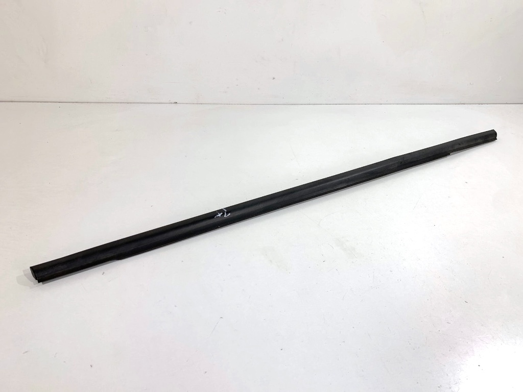 [STARK-877515] Moldura de ventanilla trasera derecha Kia Ceed (CD)