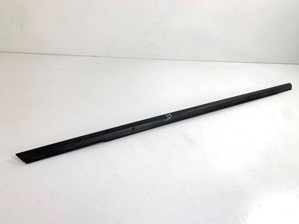 [STARK-877516] Moldura de ventanilla trasera izquierda Kia Ceed (CD)
