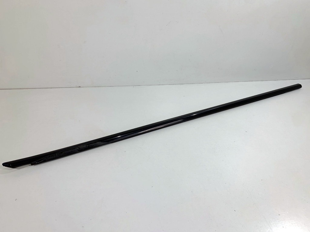 [STARK-880030] Moldura de puerta delantera derecha BMW Serie 5 Touring (F11)