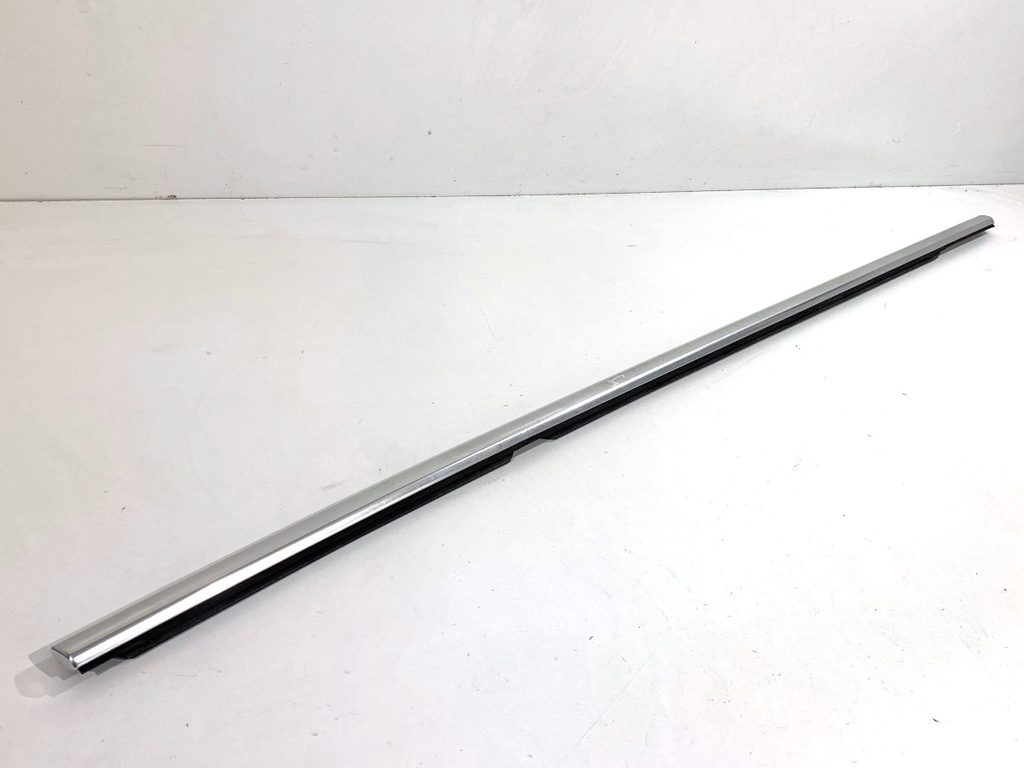 [STARK-881219] Moldura de puerta trasera izquierda BMW X1 (F48)