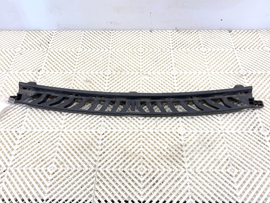 [STARK-895755] Guía de parachoques trasero central Mercedes-Benz GLE (V167)