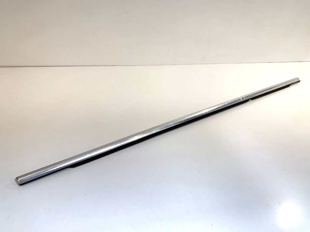 [STARK-909855] Moldura de puerta trasera derecha Skoda Octavia IV Combi (NX5)