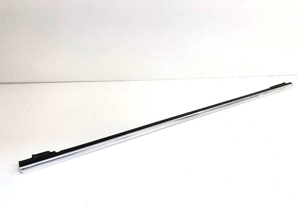 [STARK-910251] Moldura de puerta delantera derecha Ford Kuga I