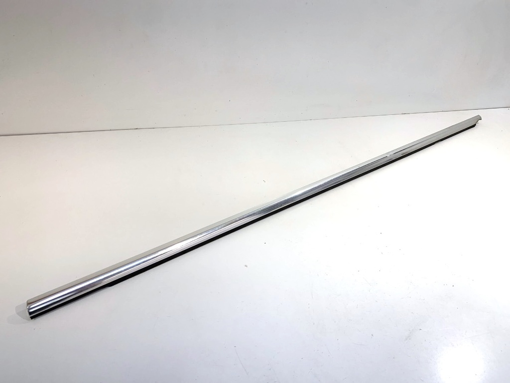 [STARK-912624] Moldura de puerta delantera izquierda VW Passat B8
