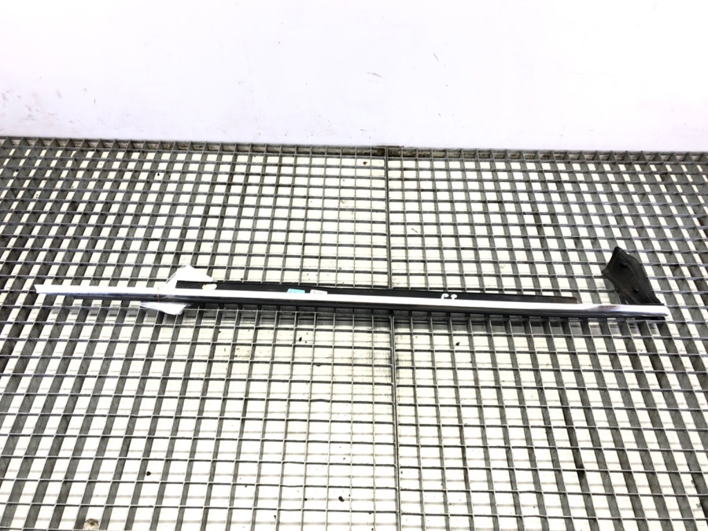 [STARK-606831] Moldura exterior puerta delantera derecha Audi A6 C7 Avant