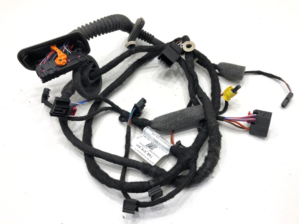 [STARK-877667] Instalación eléctrica de puerta delantera izquierda Skoda Kamiq