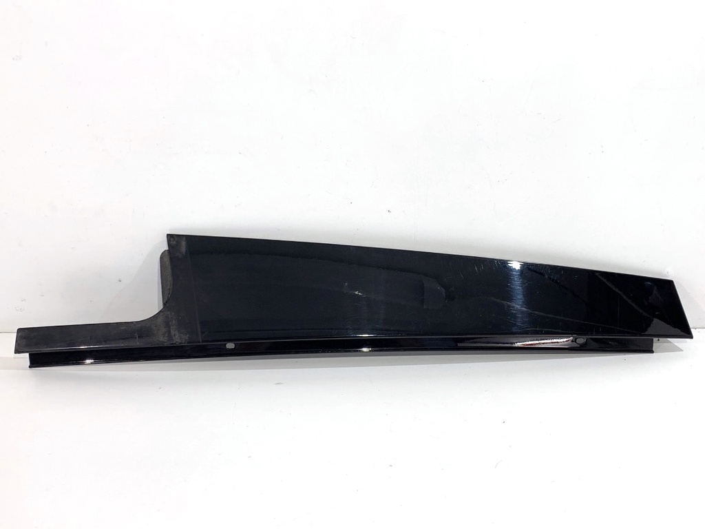 [STARK-889084] Moldura de pilar izquierdo BMW X5 (G05, F95)
