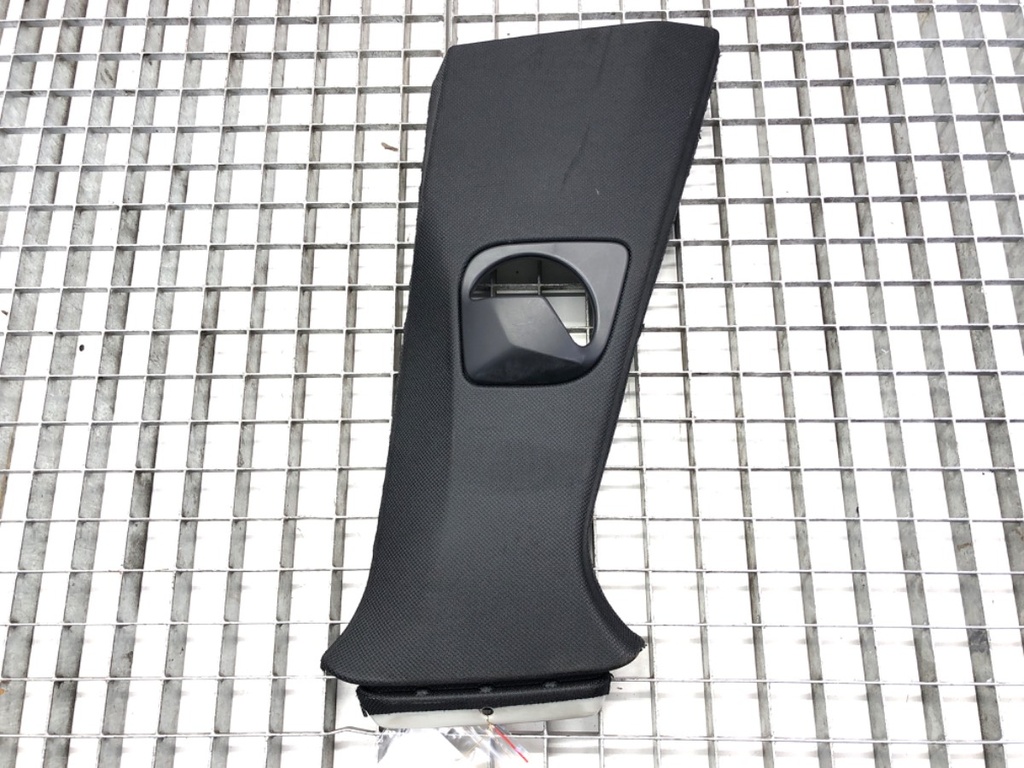 [STARK-586935] Moldura de pilar derecho BMW X3