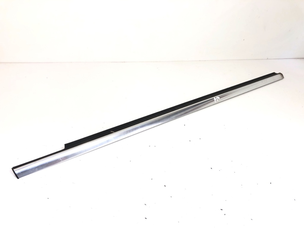 [STARK-760670] Moldura de puerta delantera derecha Mercedes-Benz Clase GLK (X204)