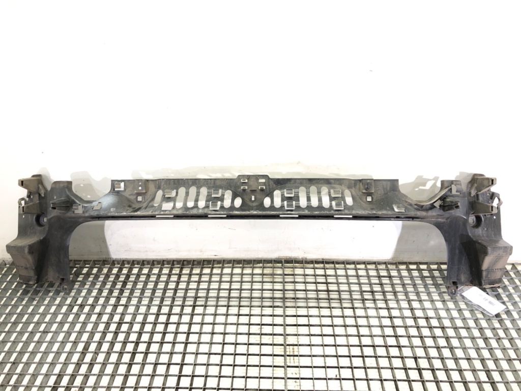 [STARK-813677] Guía de parachoques trasero central BMW Serie 5 Gran Turismo (F07)