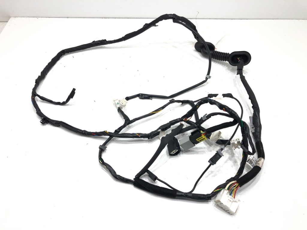 [STARK-639550] Instalación eléctrica de portón trasero Hyundai i40 I