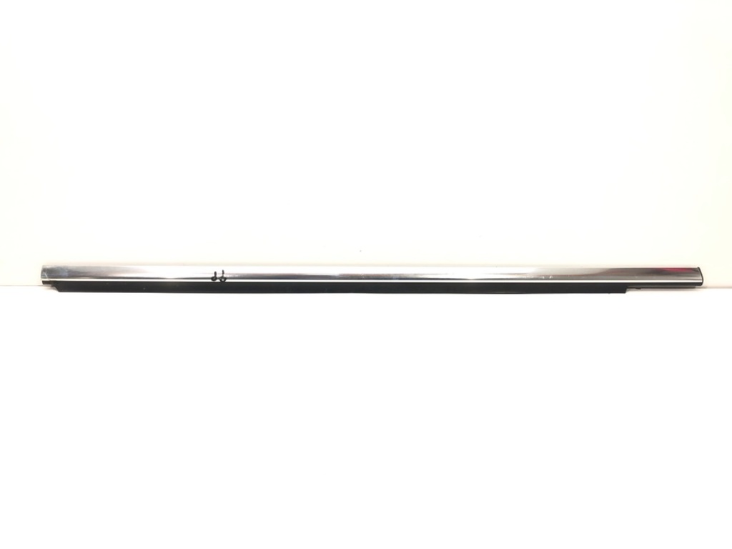 [STARK-535402] Moldura de puerta delantera derecha Mercedes-Benz Clase GLK (X204)
