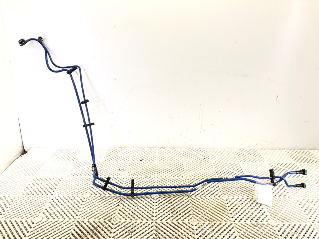 [STARK-689154] Tubería de combustible BMW 5 (G30, F90)