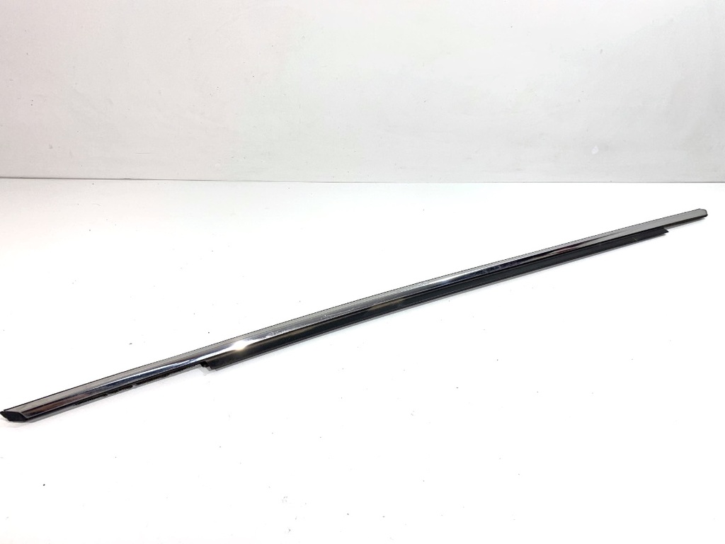 [STARK-788680] Moldura de puerta delantera derecha Mazda 6