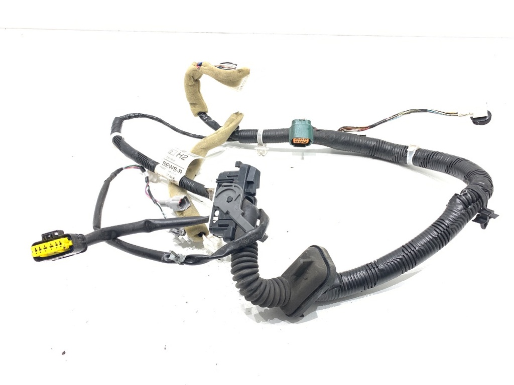[STARK-803983] Instalación eléctrica puerta delantera izquierda Nissan Juke (F15)
