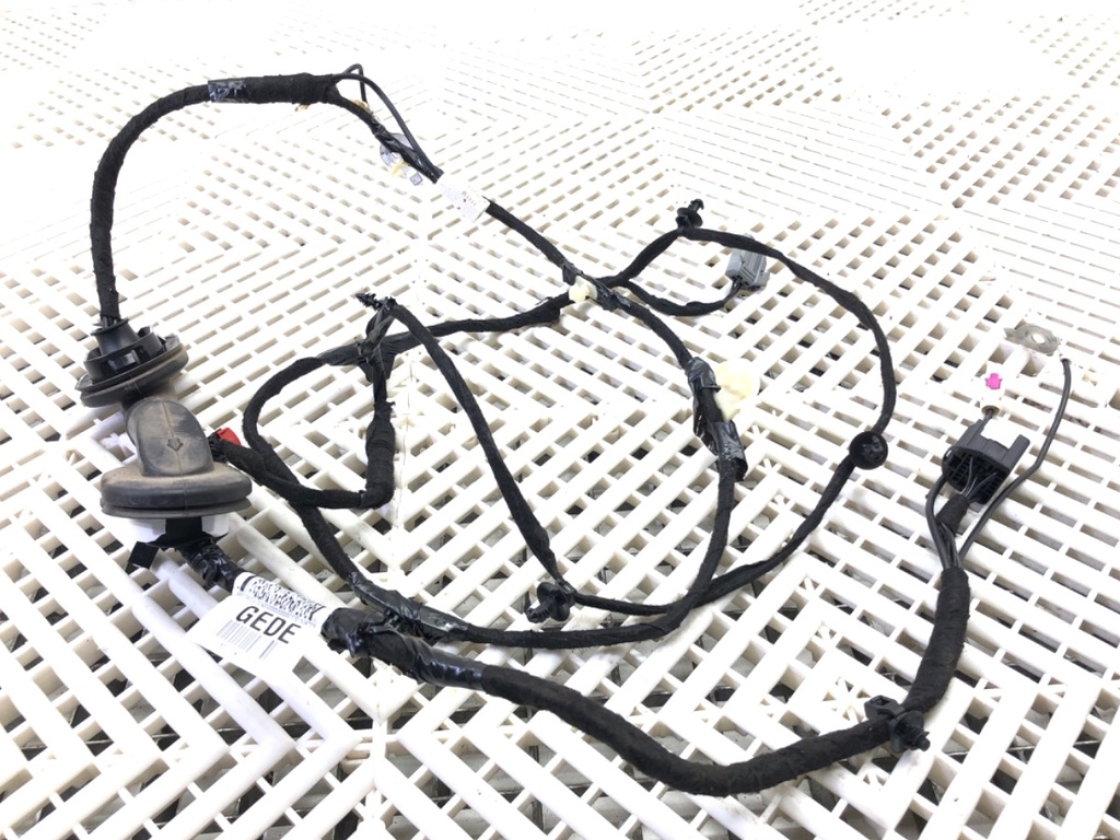 [STARK-812237] Instalación eléctrica de portón trasero Ford Focus IV