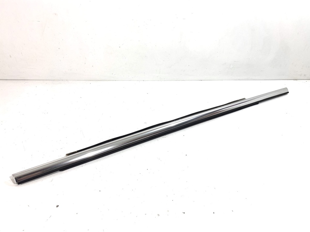 [STARK-818924] Moldura de puerta trasera derecha Audi A8 D4
