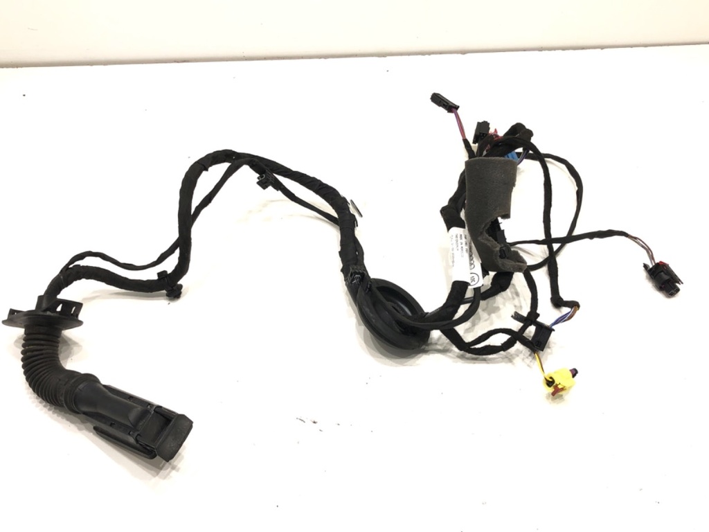 [STARK-821875] Instalación eléctrica puerta delantera derecha Audi Q3 Sportback