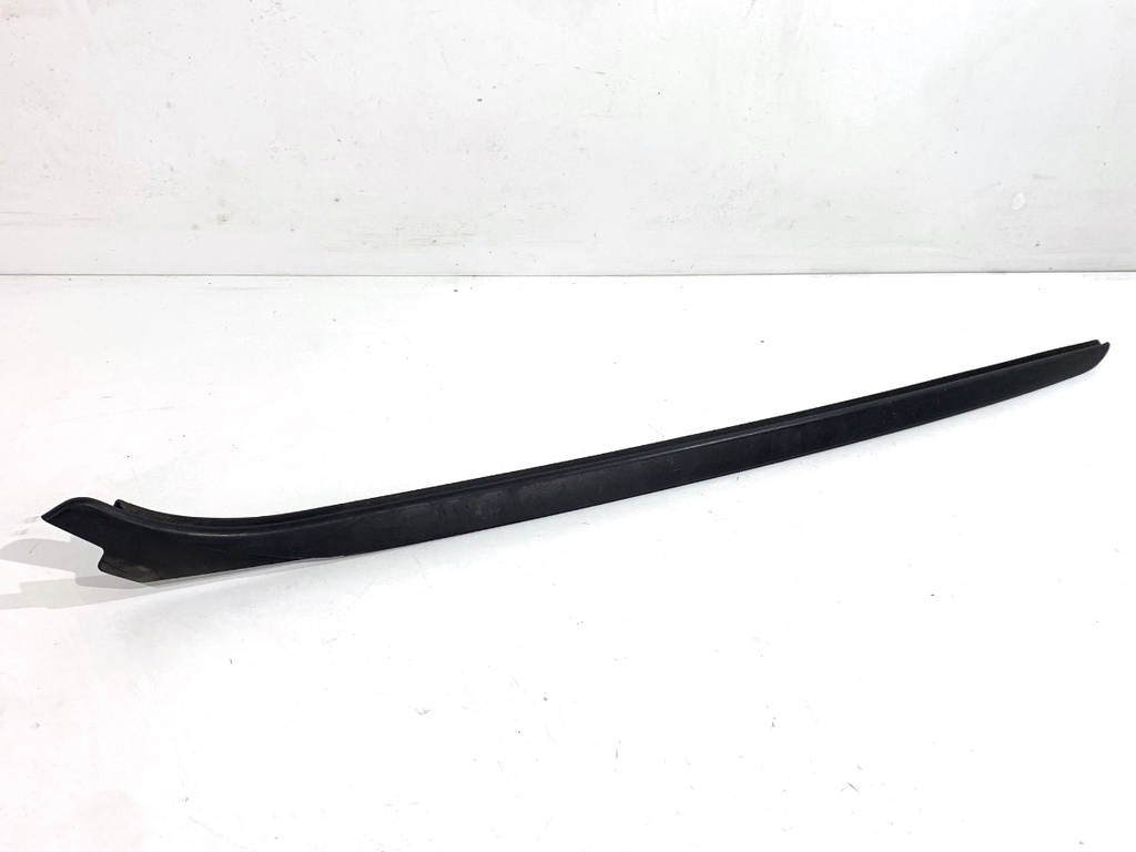 [STARK-824655] Moldura de pilar izquierdo BMW Serie 3 (F30, F80)
