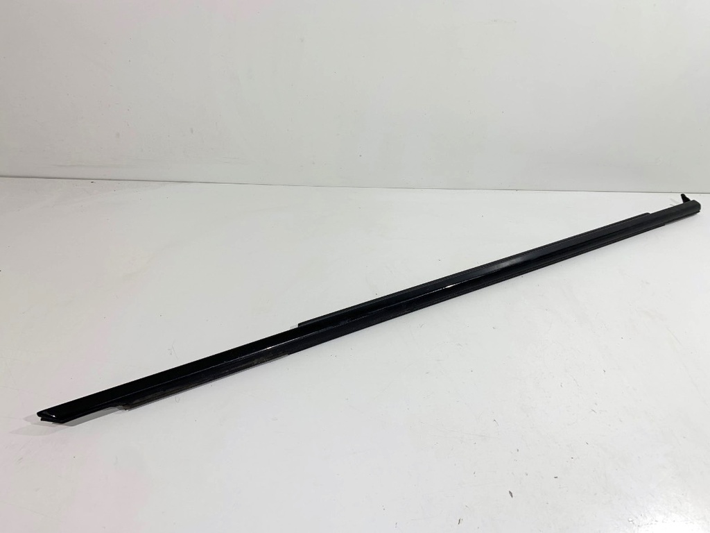 [STARK-827614] Moldura de puerta delantera derecha BMW Serie 5 (G30, F90)