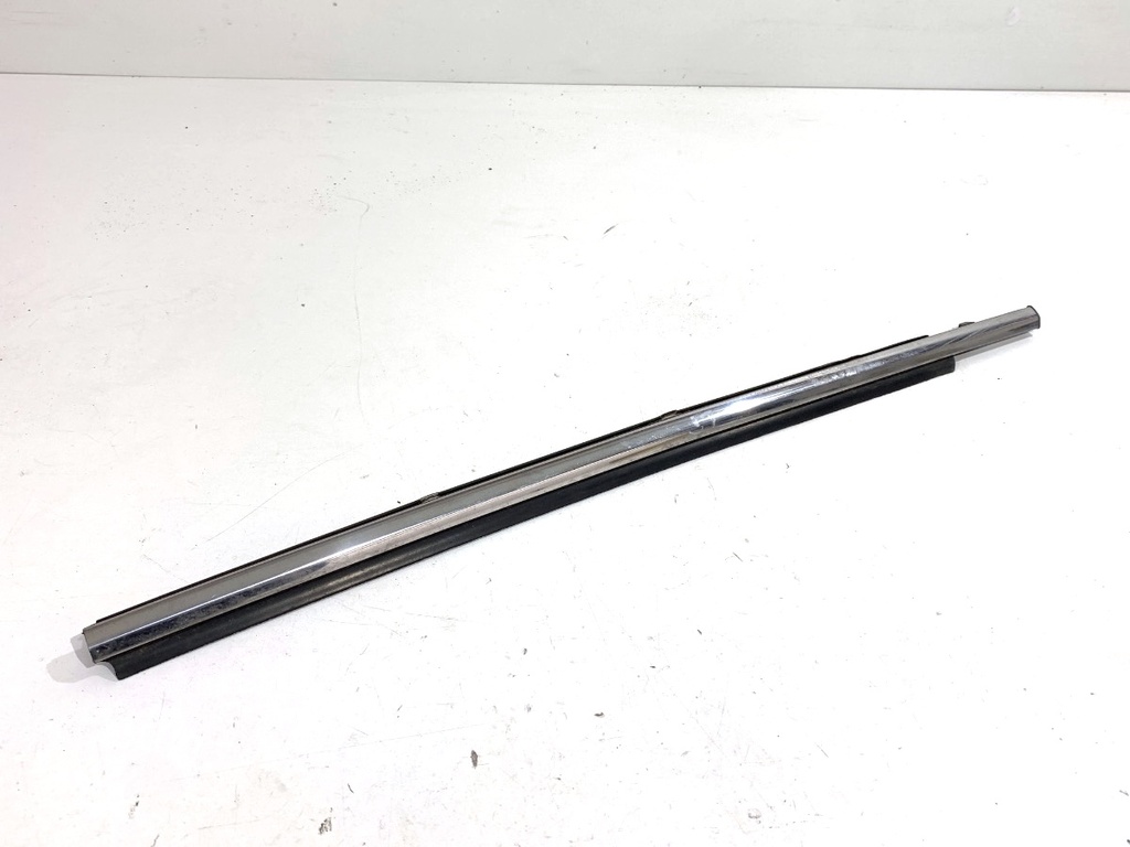 [STARK-828638] Junquillo de puerta trasero izquierdo Lexus CT (ZWA10_)