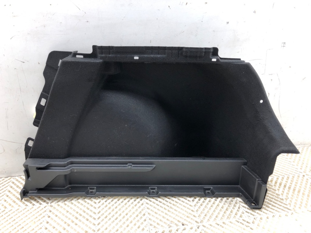 [STARK-830292] Guarnecido lateral de maletero derecho para Kia Xceed