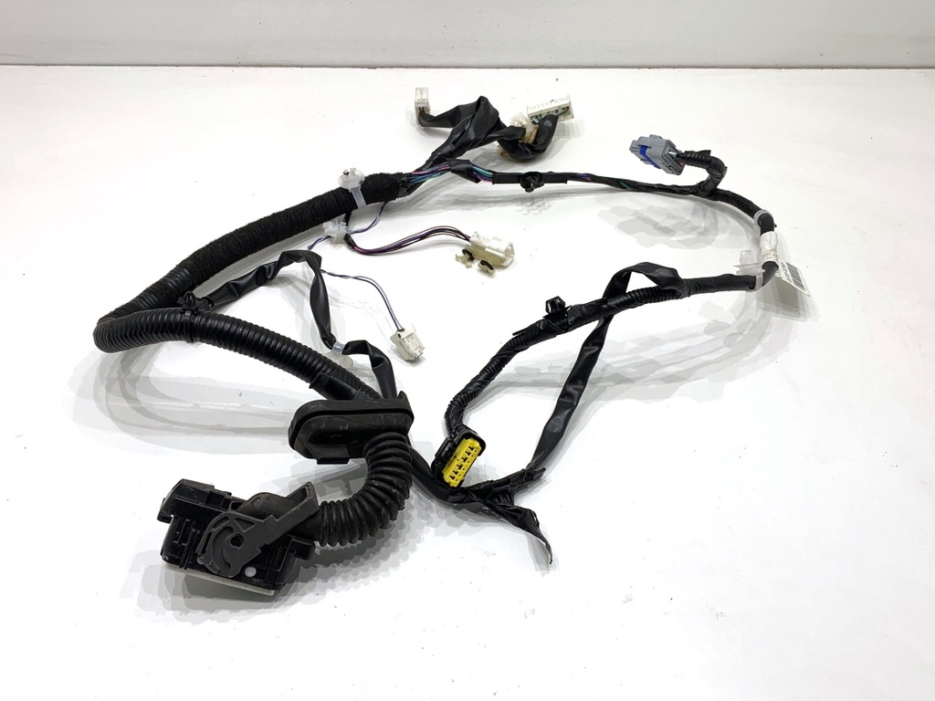 [STARK-831284] Instalación eléctrica de puerta delantera izquierda Nissan Pulsar