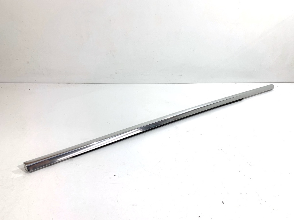[STARK-832340] Moldura de puerta trasera derecha Jaguar F-PACE (X761)