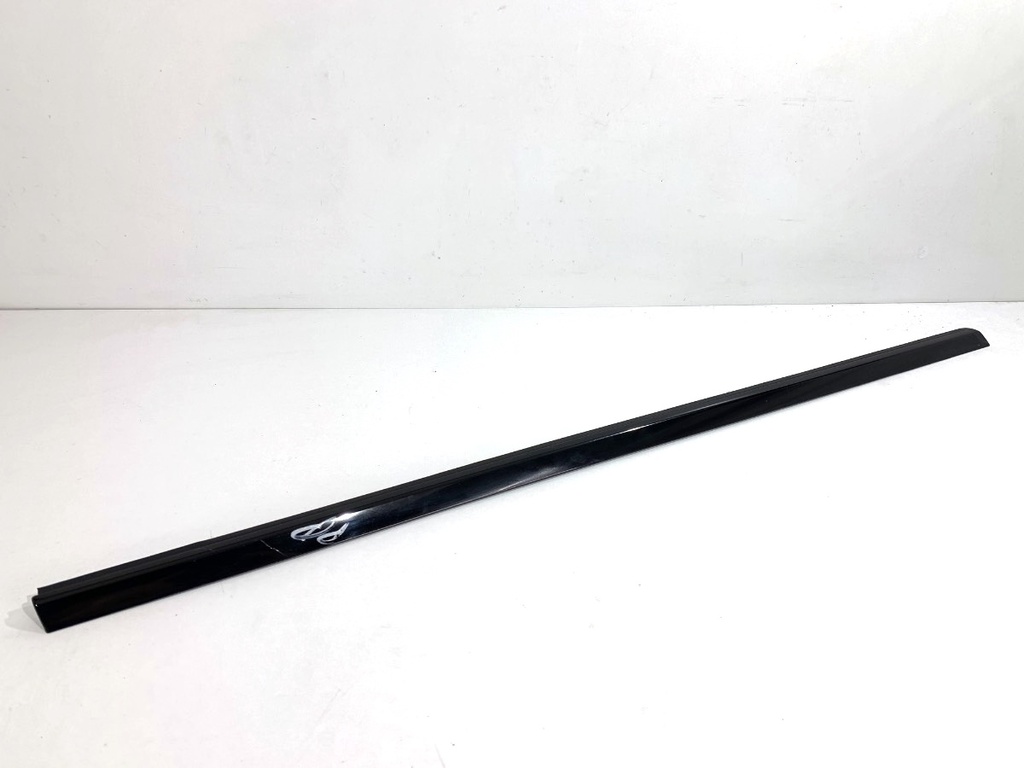 [STARK-841148] Moldura de puerta delantera derecha MERCEDES-BENZ Clase A (W176)