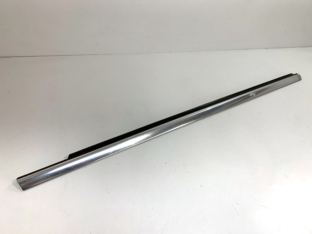 [STARK-848792] Moldura de puerta delantera derecha Mercedes-Benz Clase E (S212)
