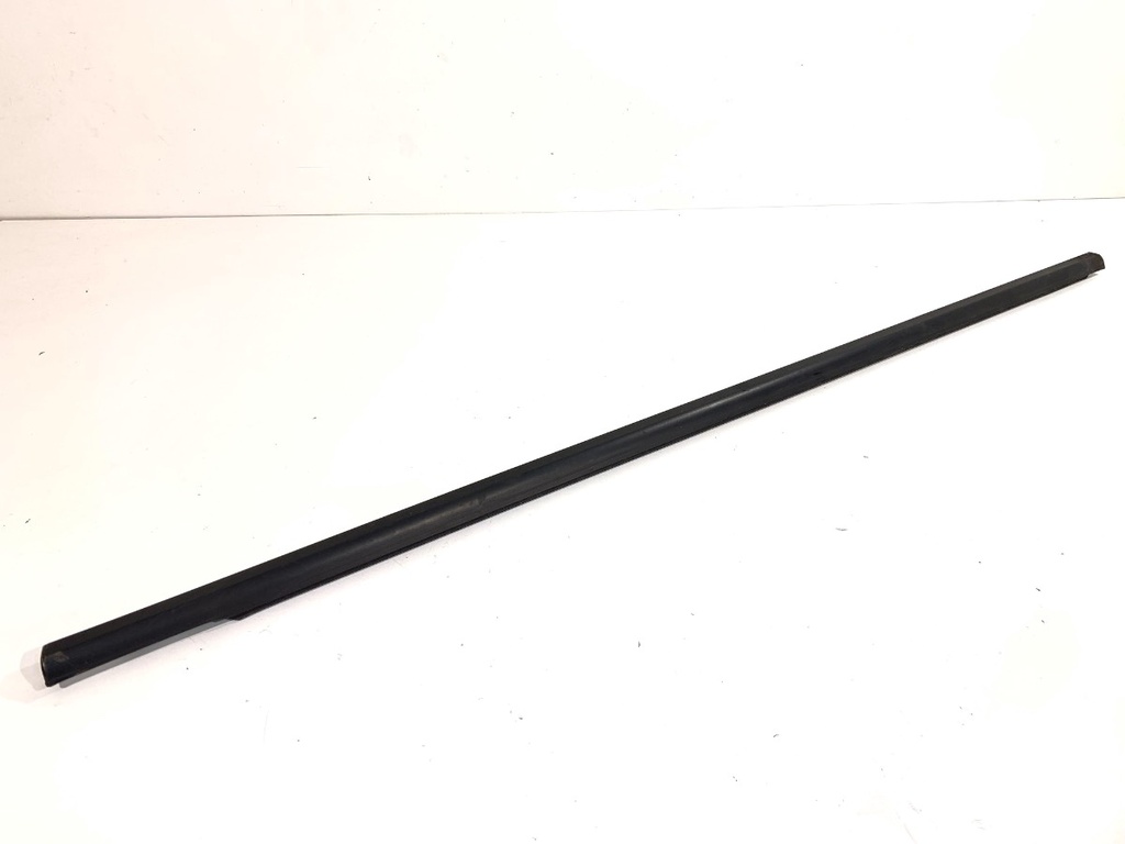 [STARK-850454] Moldura de puerta delantera izquierda VW Golf VII Variant