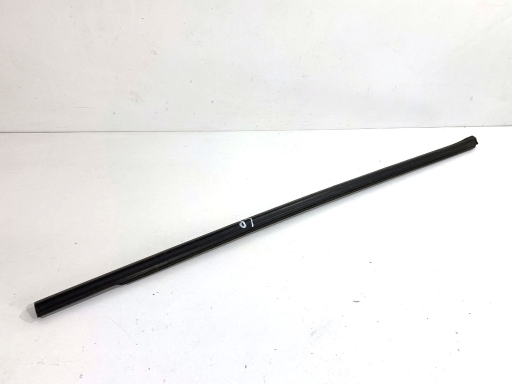 [STARK-851247] Moldura vierteaguas puerta delantera izquierda Skoda Scala (NW1)