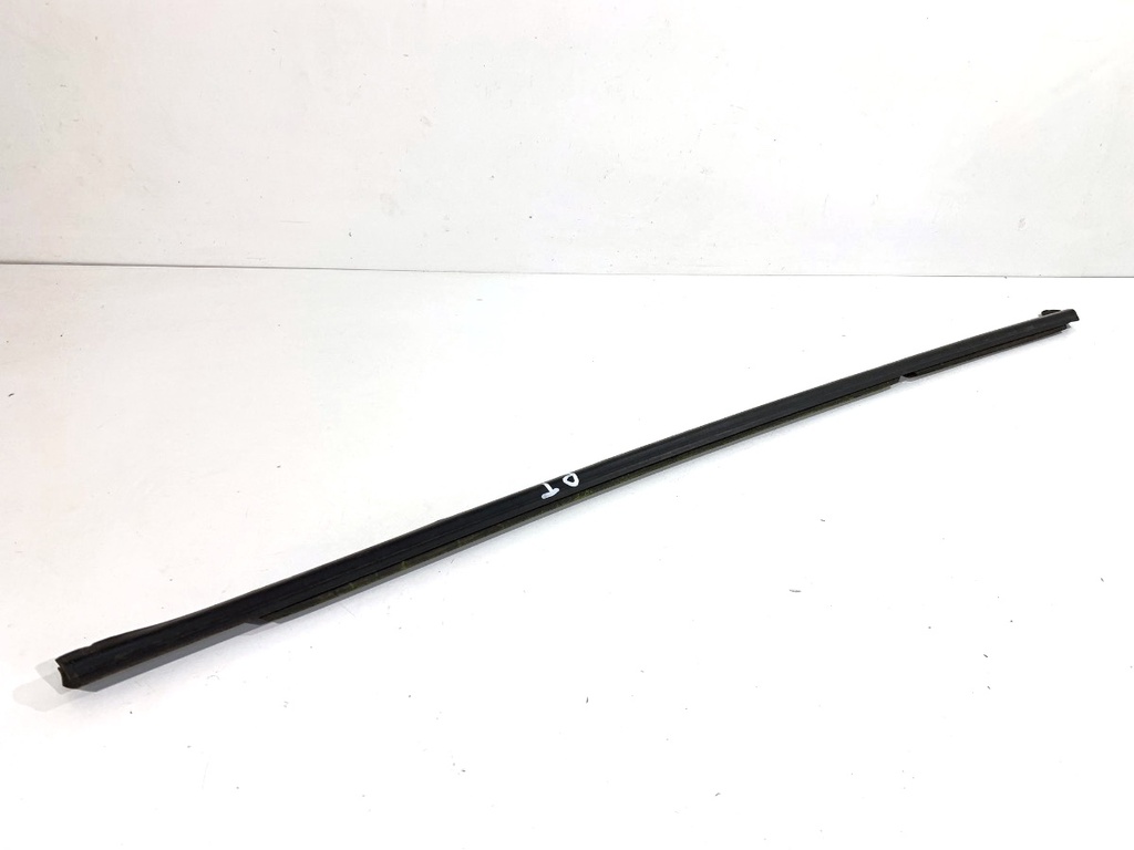 [STARK-851248] Moldura vierteaguas puerta trasera derecha Skoda Scala (NW1)
