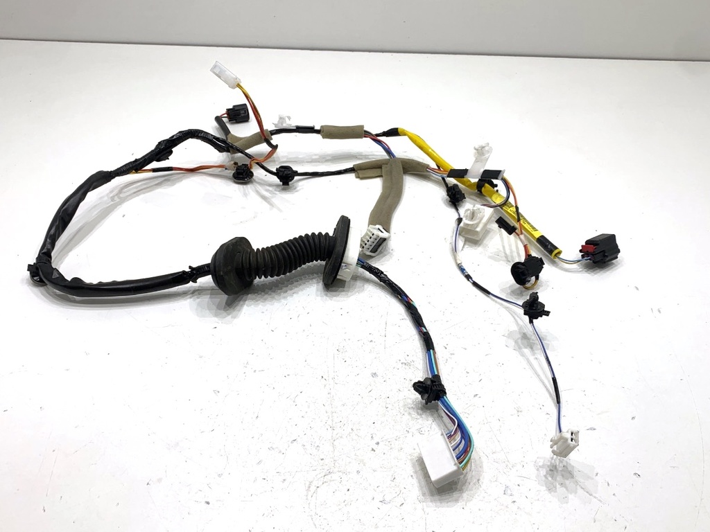 [STARK-851717] Instalación eléctrica puerta delantera derecha Suzuki Ignis III (MF)