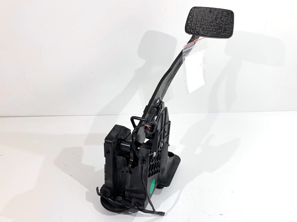 [STARK-852878] Pedal de freno MG HS