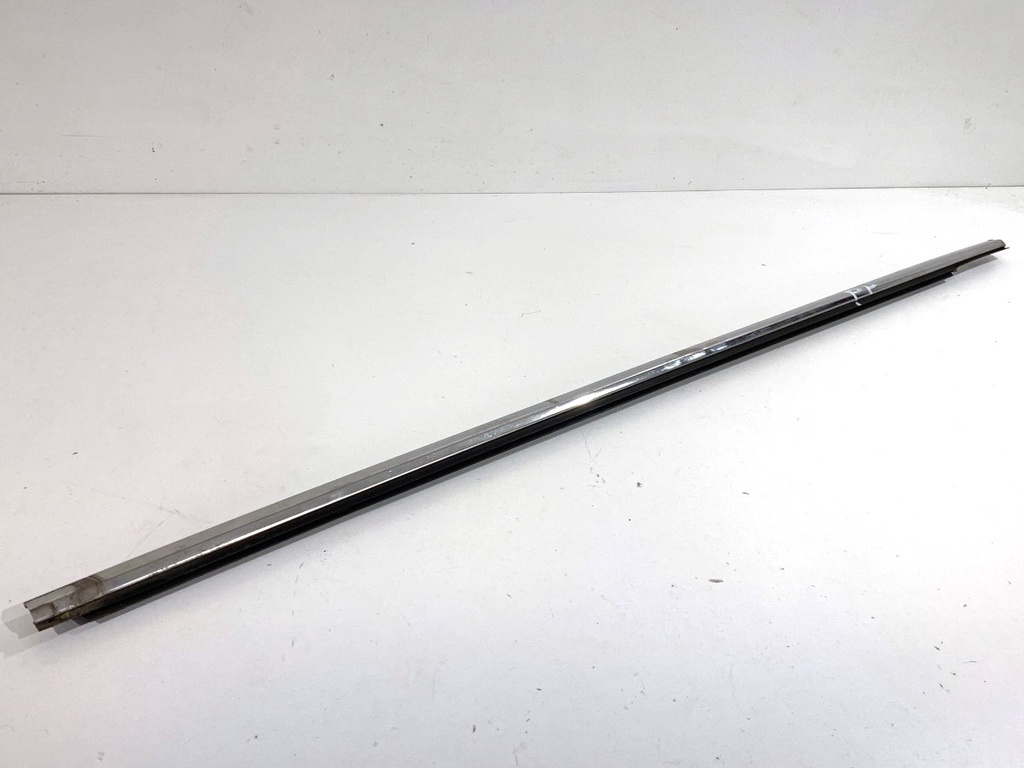 [STARK-853904] Moldura vierteaguas de puerta delantera derecha Infiniti Q50