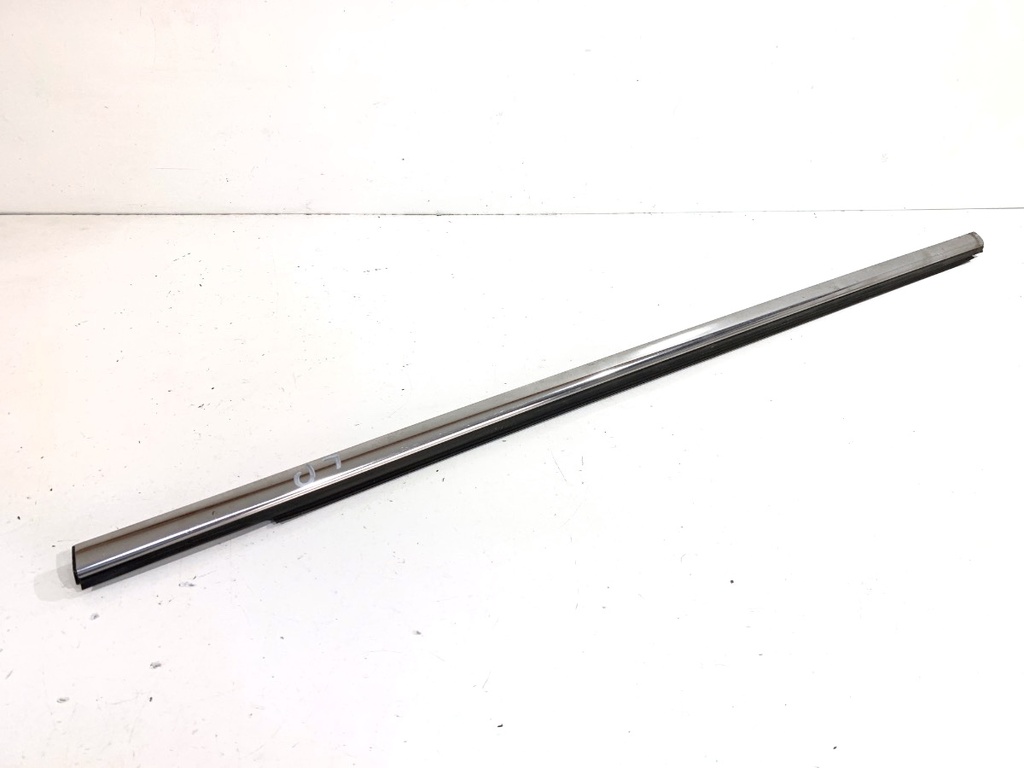 [STARK-860817] Moldura vierteaguas delantera izquierda Ford Escape III