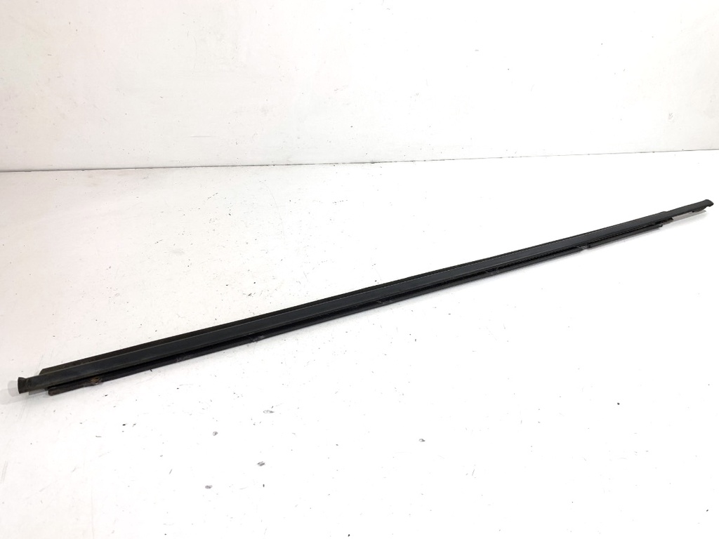 [STARK-861012] Moldura vierteaguas delantera izquierda Toyota Land Cruiser Prado J12