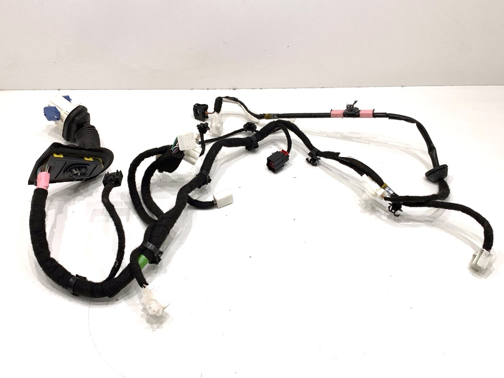 [STARK-861799] Instalación eléctrica puerta delantera izquierda Mazda CX-9 (TC)