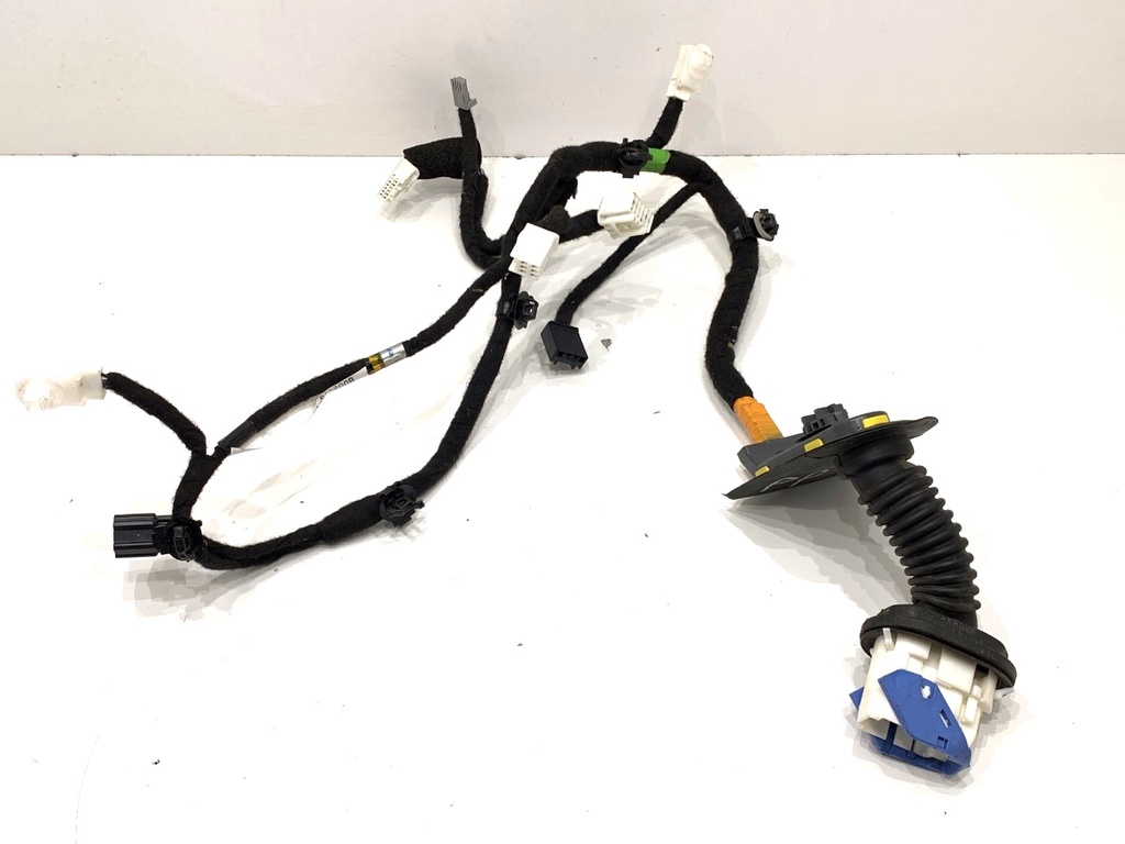 [STARK-861800] Instalación eléctrica puerta delantera derecha Mazda CX-9 (TC)