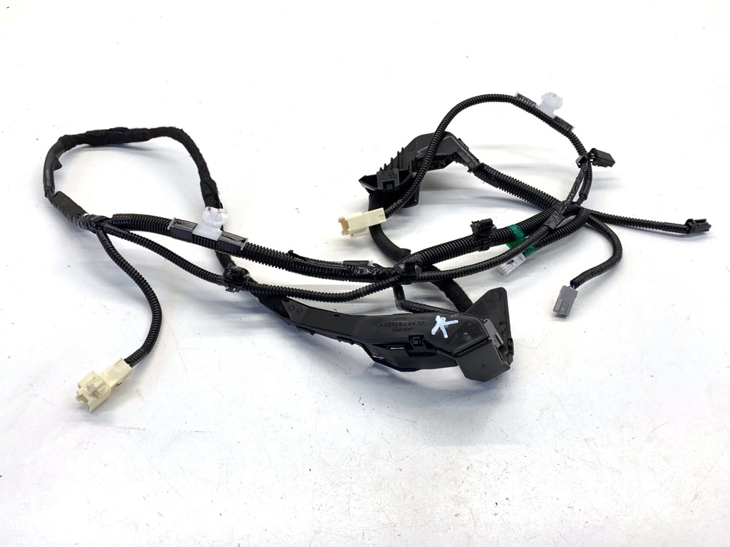 [STARK-862546] Instalación eléctrica de portón trasero Lexus IS III (E3)