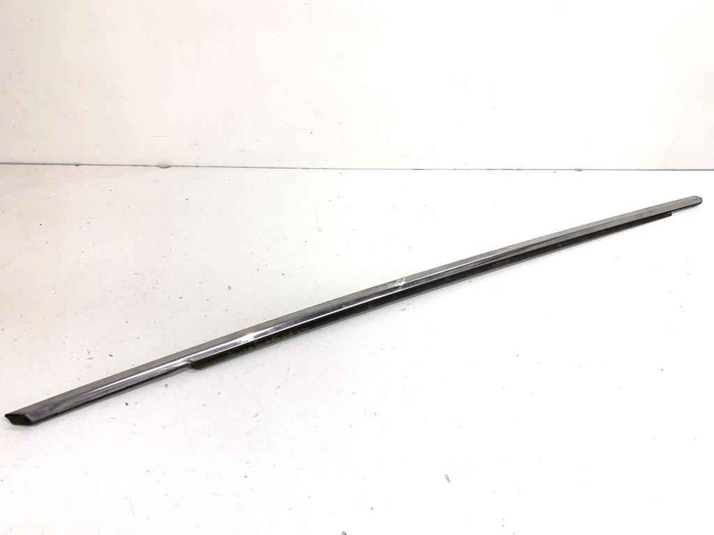 [STARK-862547] Moldura vierteaguas delantera derecha Lexus IS III (E3)