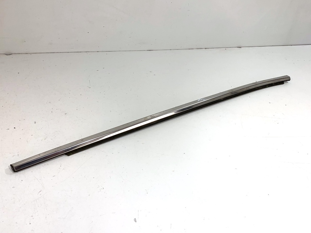 [STARK-862549] Moldura vierteaguas trasera derecha Lexus IS III (E3)