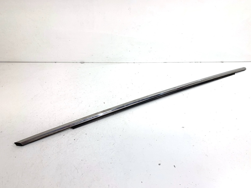 [STARK-863784] Moldura vierteaguas de puerta delantera derecha para Lexus IS III