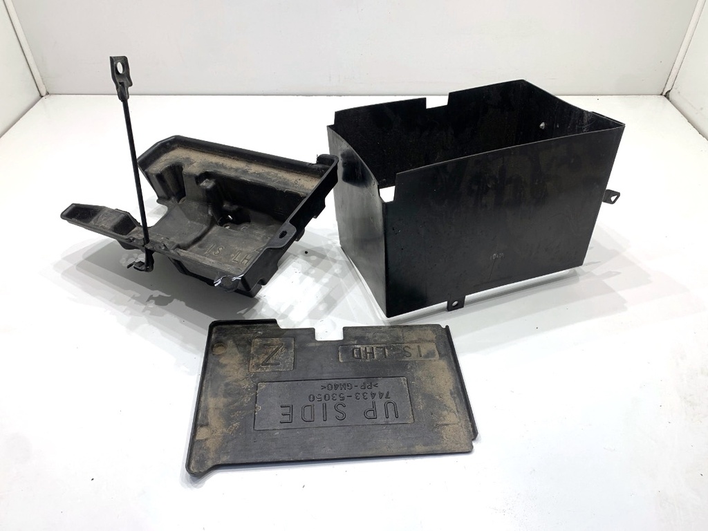 [STARK-864317] Bandeja de batería Lexus IS III