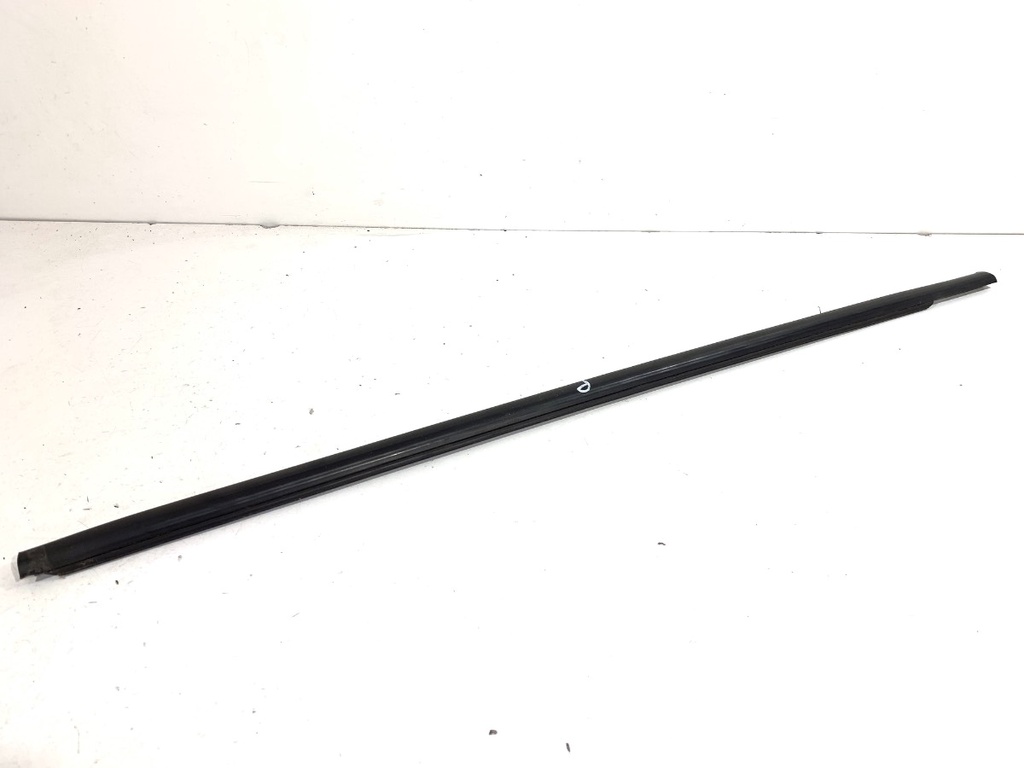 [STARK-864411] Moldura de puerta delantera derecha Ford KA+